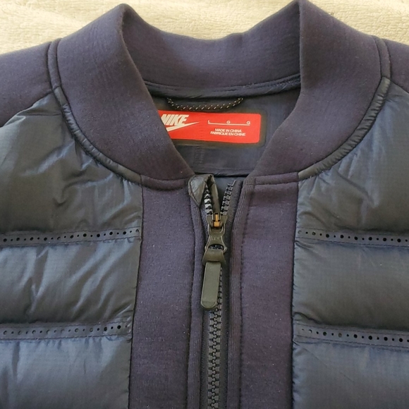 Nike - Picture 15 of 16